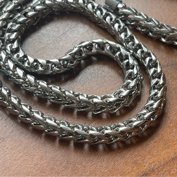 Men’s Celtic/wheat box, link sick, stainless steel chain. - Picture 2 of 3